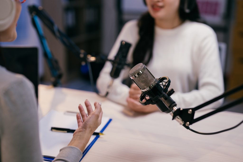 Expert Interview on Hybrid CRM: Blending Technology, AI, and Human Insights